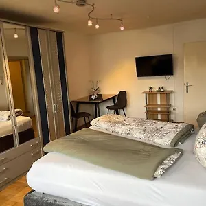 Apartment Einzimmerwohnung Im Gruenen/innsbruck/2 Pax, Innsbruck
